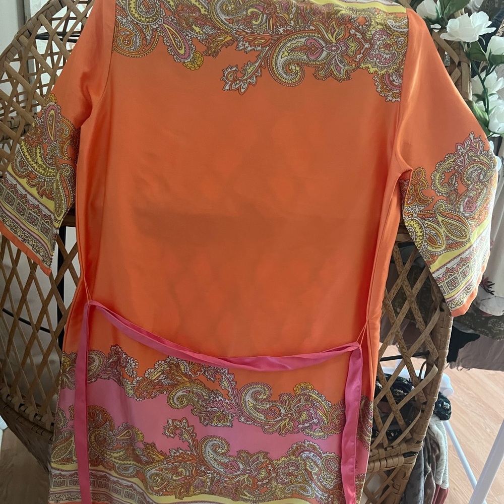Size: US 8
Condition: Gently worn, excellent shape
Includes matching sash